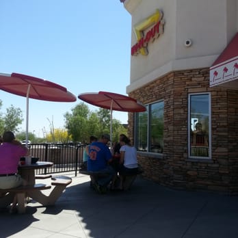 In-N-Out Burger - Patio area - Burgers Near Me - Phoenix, Arizona