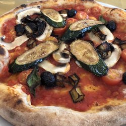 Sud Antica Forneria - Veggie pizza (zucchini, mushroom, blacl olive, tomato, basil)