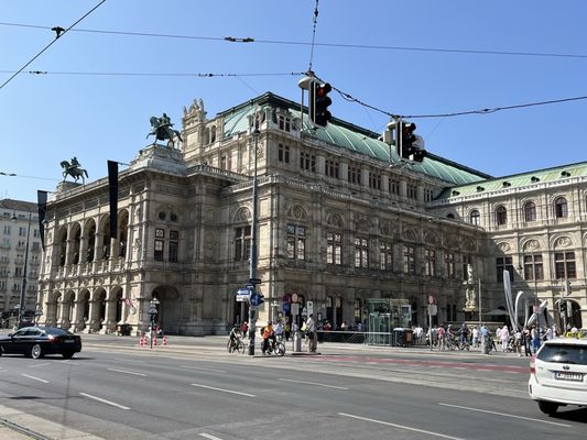 Vienna State Opera by null