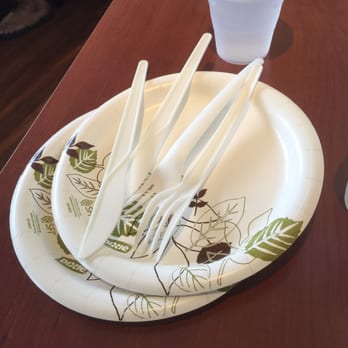 Eggs 'n Things - Waikiki Beach Eggspress - Plates and utensils used for your food - Breakfast & Brunch Near Me - Honolulu, Hawaii