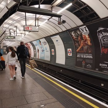Vauxhall Station - Platform - Taxis Near Me