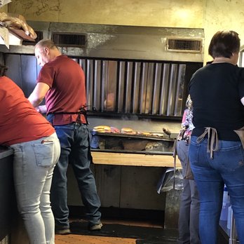 Herd’s Hamburgers - Grillmaster and burger fixers are work - cramped quarters - American Near Me - Jacksboro, Texas