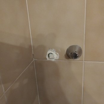 Hotel Annalena - From that hole at the bathroom Cockroaches comes out of that hole and enter the bedrooms-owner refused to change my room - Hotels Near Me - Florence, FI
