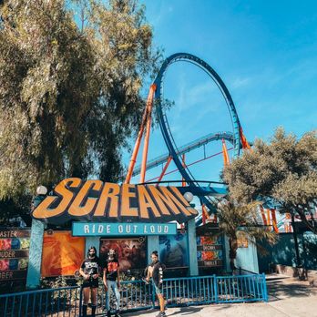 Six Flags Magic Mountain - Amusement Parks Near Me - Valencia, California
