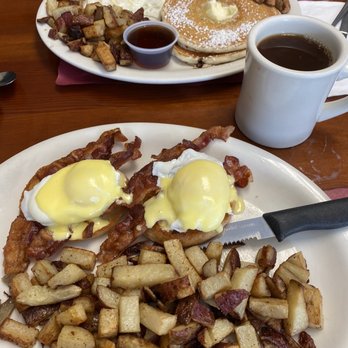 Bacon N Beanz - "Porky" Benedict - Breakfast & Brunch Near Me - Woonsocket, Rhode Island