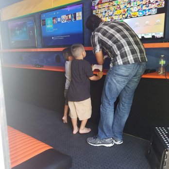 Capture Entertainment - Gametruck owner Ernesto helping kids out. Super friendly.. Thank you - Game Truck Rental Near Me