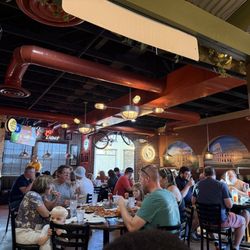 Ala Roma Pizzeria & Pub - Dining room