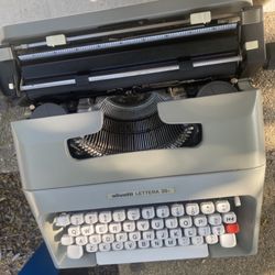 Rees Electronics/ Star Typewriters - Typewriter