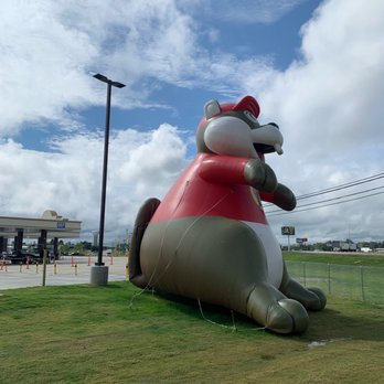 Buc-ee's - Giant inflatable beaver - Gas Stations Near Me - Crossville, Tennessee