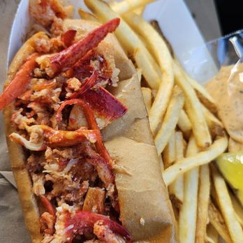 Angie’s Lobster - Look at that lobster rolls for $10. Comes with a drink too!! 5/5 - Seafood Near Me - Glendale, Arizona
