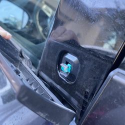 Hanlees Davis Kia - The broken clip that they claimed I tried to fix.