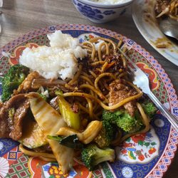 Golden Dragon Restaurant - Happy Family Split between 2 of us, still plenty of left overs. Hot oil was delicious in Egg Drop Soup