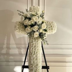 Maggie's Flower Shop - Beautiful Cross