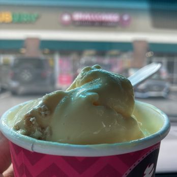 Smallcakes Ballantyne - Banana pudding ice cream - Cupcakes Near Me - Charlotte, North Carolina