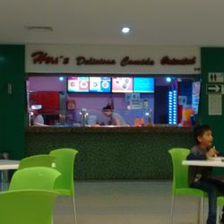 Las Tiendas - Este NO se los recomiendo amigos muchísimo mejor el de alado