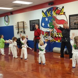 Akka Karate - Warming up