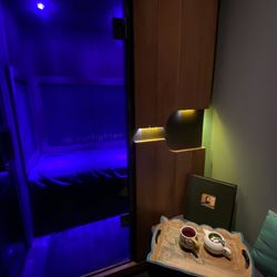 Emilie's French Teas - Inside the sauna room with my spot of tea.
