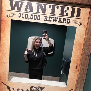 Hoodoo Brown BBQ - Bathroom Mirror - Barbeque Near Me - Ridgefield, Connecticut