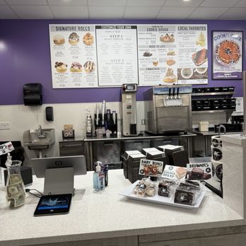 Cinnaholic - Inside - Bakeries Near Me - Peachtree Corners, Georgia Cinnaholic - Inside - Bakeries Near Me - Peachtree Corners, Georgia