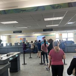 VyStar Credit Union - Long line waiting - today 3/2/2024