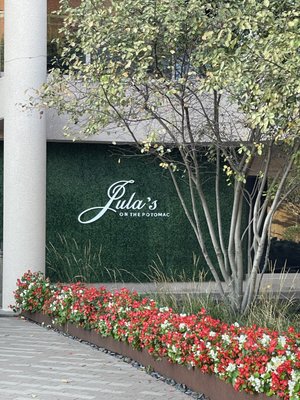 Jula's on the Potomac by null
