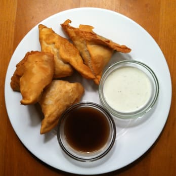 Maison Samosa Express - Lamb, meat and vegetable samosas! - Indian Near Me - Montreal, Quebec Maison Samosa Express - Lamb, meat and vegetable samosas! - Indian Near Me - Montreal, Quebec