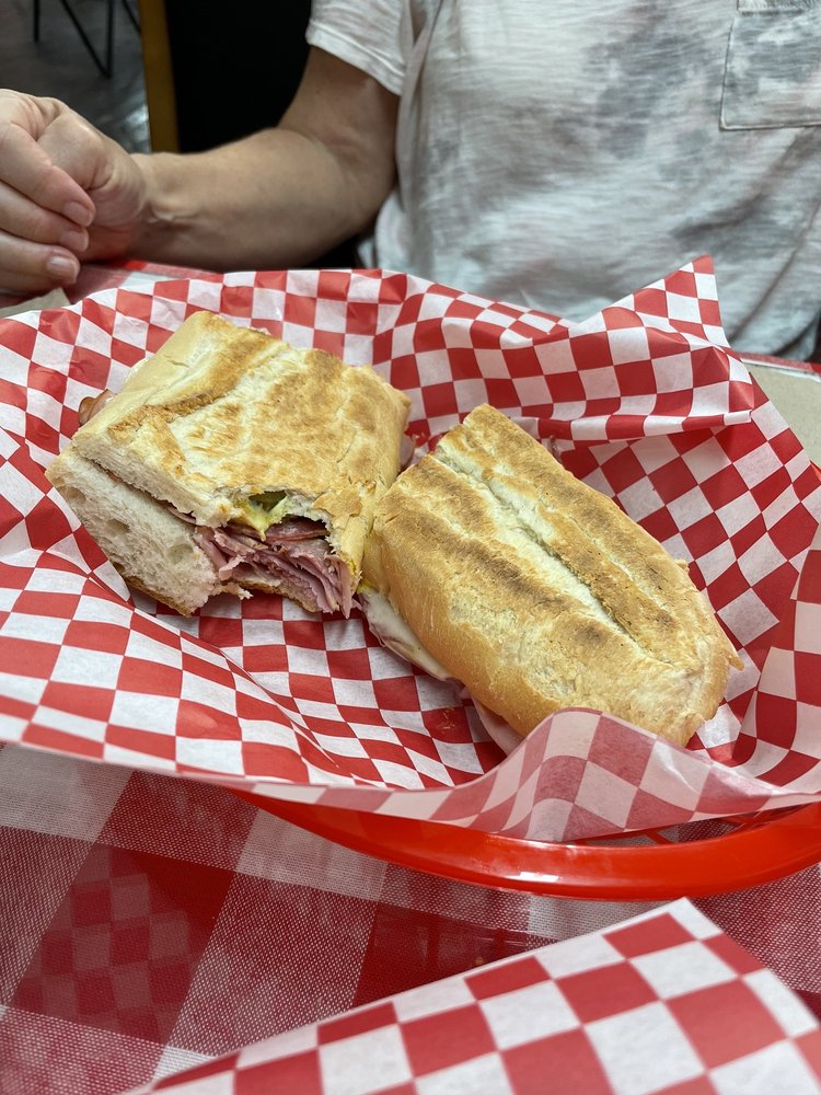 OAK STREET DELI 22 Photos & 33 Reviews 26 W Oak St, Arcadia