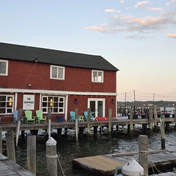 The Shipyard - Cocktail Bars Near Me - Greenport, New York