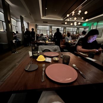 Citrin - table squeezed right next to each other - Cocktail Bars Near Me - Santa Monica, California