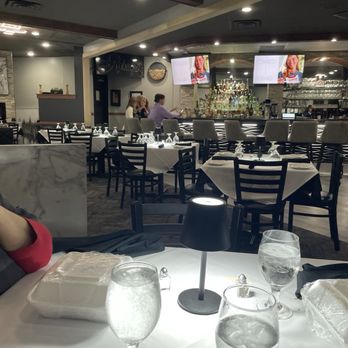 Roberto's Trattoria & Chophouse - Italian Near Me - Saint Louis, Missouri