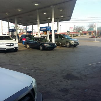 Thorntons - a gas station with cars parked in the lot - Gas Stations Near Me - Lexington, Kentucky Thorntons - a gas station with cars parked in the lot - Gas Stations Near Me - Lexington, Kentucky