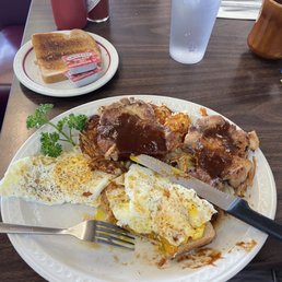 Pork Chops with Eggs, Toast and Hashbrowns Pork Chops with Eggs, Toast and Hashbrowns