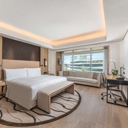 Conrad Manila - Guest room