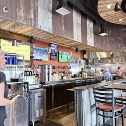 Harry's Taphouse & Kitchen - Bar