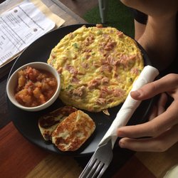 Hedge Espresso - Omelette + halloumi