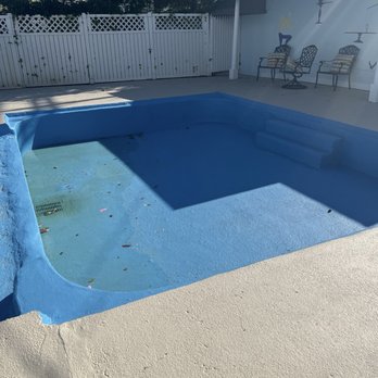 Mayfair Hotel - Kiddie pool was drained. Not much stopping anyone from falling in. No explanation for it being empty. - Hotels Near Me - Belmar, New Jersey
