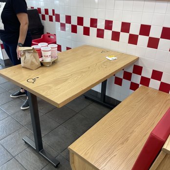 Five Guys - Dirty tables - Burgers Near Me - Miami, Florida
