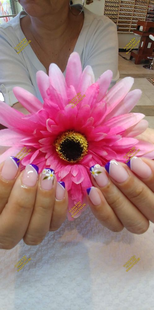 Do Nails & Spa Logo