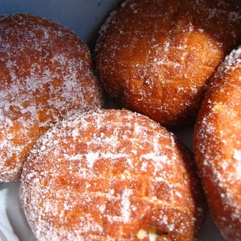 Leonard's Bakery - Filled malasadas - Bakeries Near Me - Honolulu, Hawaii Leonard's Bakery - Filled malasadas - Bakeries Near Me - Honolulu, Hawaii
