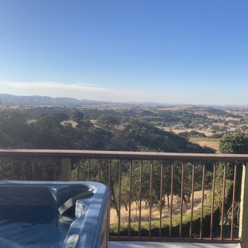 High Ridge Manor - Private manor suite has private jacuzzi with incredible view! - Bed & Breakfast Near Me - Paso Robles, California