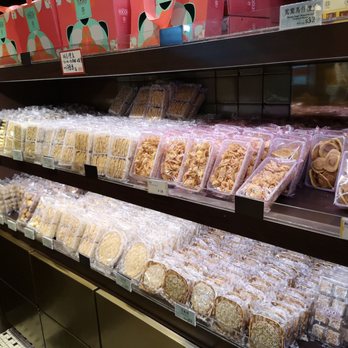 泰昌餅家 - Even though they were out of the other pastries, there are dry snackies - Bakeries Near Me - Hong Kong, HK