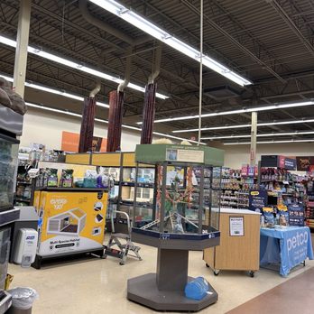 Petco - Inside - Pet Training Near Me - Gambrills, Maryland Petco - Inside - Pet Training Near Me - Gambrills, Maryland