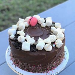 Merengue - Chocolate Cake