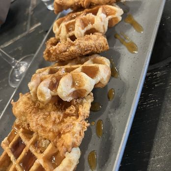 Incline on 9th - Chicken & Waffles - Cocktail Bars Near Me - Kansas City, Missouri