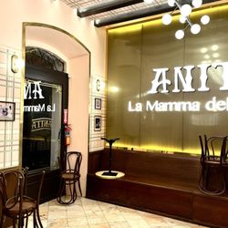 Anita La Mamma del Gelato - Last Call: (@ Some Point, These Folks Start Wrapping Things Up In The Sit-Down Area But Ordering Up Front Is Still Happening)