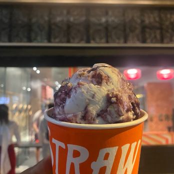 Salt & Straw - Huckleberry cast iron corn bread vegan ice cream ... some of the best ice cream ever but the flavor is gone - Ice Cream & Frozen Yogurt Near Me - Pasadena, California Salt & Straw - Huckleberry cast iron corn bread vegan ice cream ... some of the best ice cream ever but the flavor is gone - Ice Cream & Frozen Yogurt Near Me - Pasadena, California
