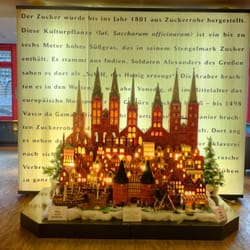 Niederegger Marzipan Museum - Lübeck mit den sieben Türmen - in ca. 200 Arbeitsstunden aus Marzipan gefertigt!