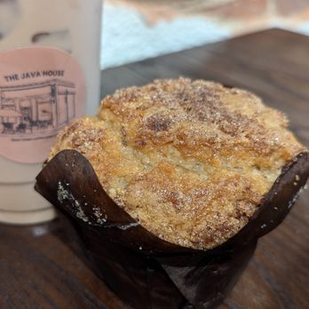 Harlem Java House - Snickerdoodle muffin, the crumb topping is yuummm! - Coffee & Tea Near Me - Harlem, Georgia