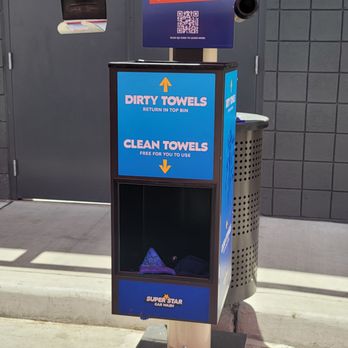 Super Star Car Wash - Magnolia Ave & Speedway Blvd - An other box with no clean towels - Car Wash Near Me - Tucson, Arizona