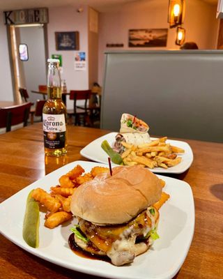 Lakeshore Cafe Bar & Grill by null